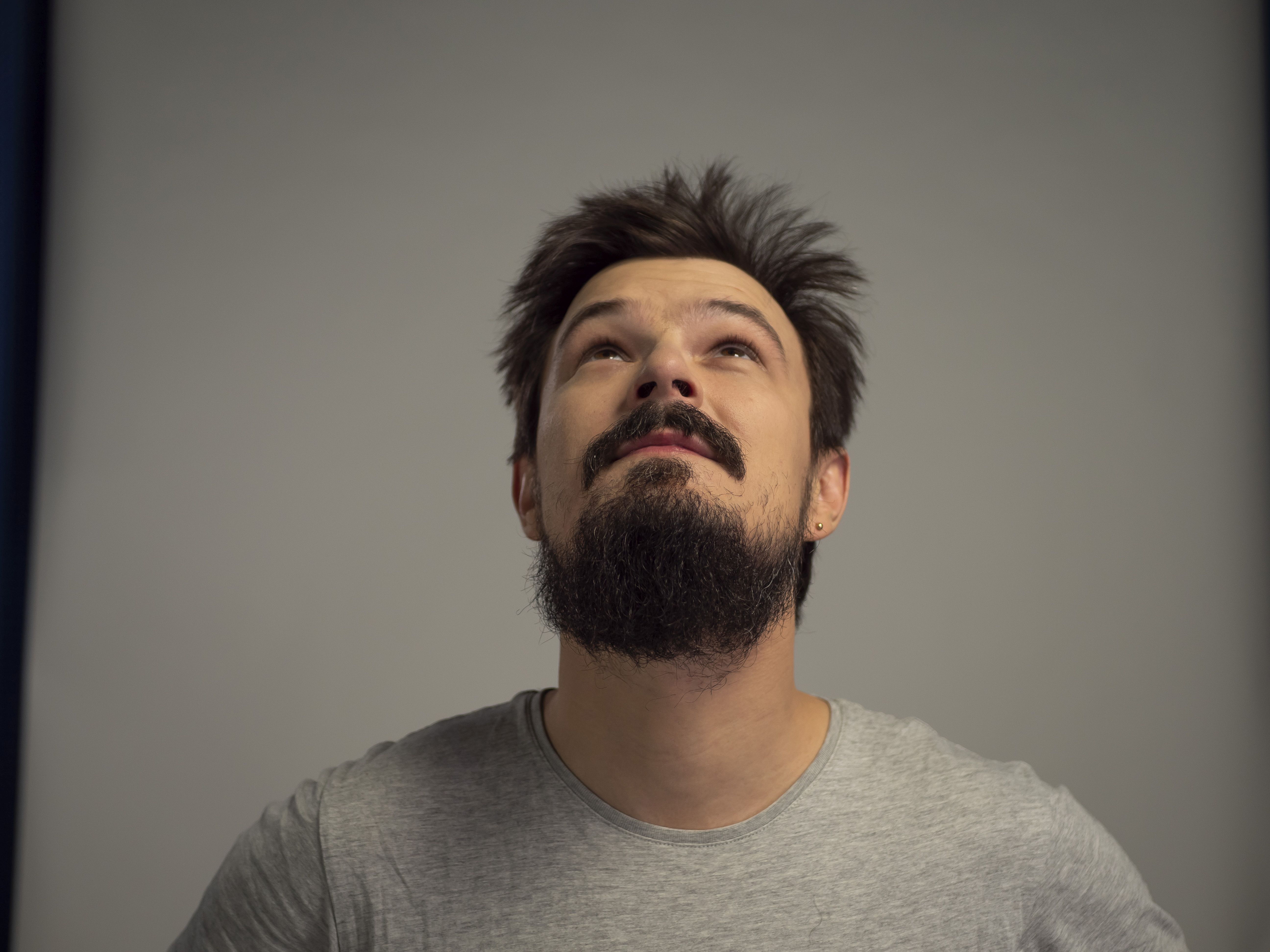     Dawid Ogrodnik o castingach i kuriozach branży - fragment książki Koniec gry